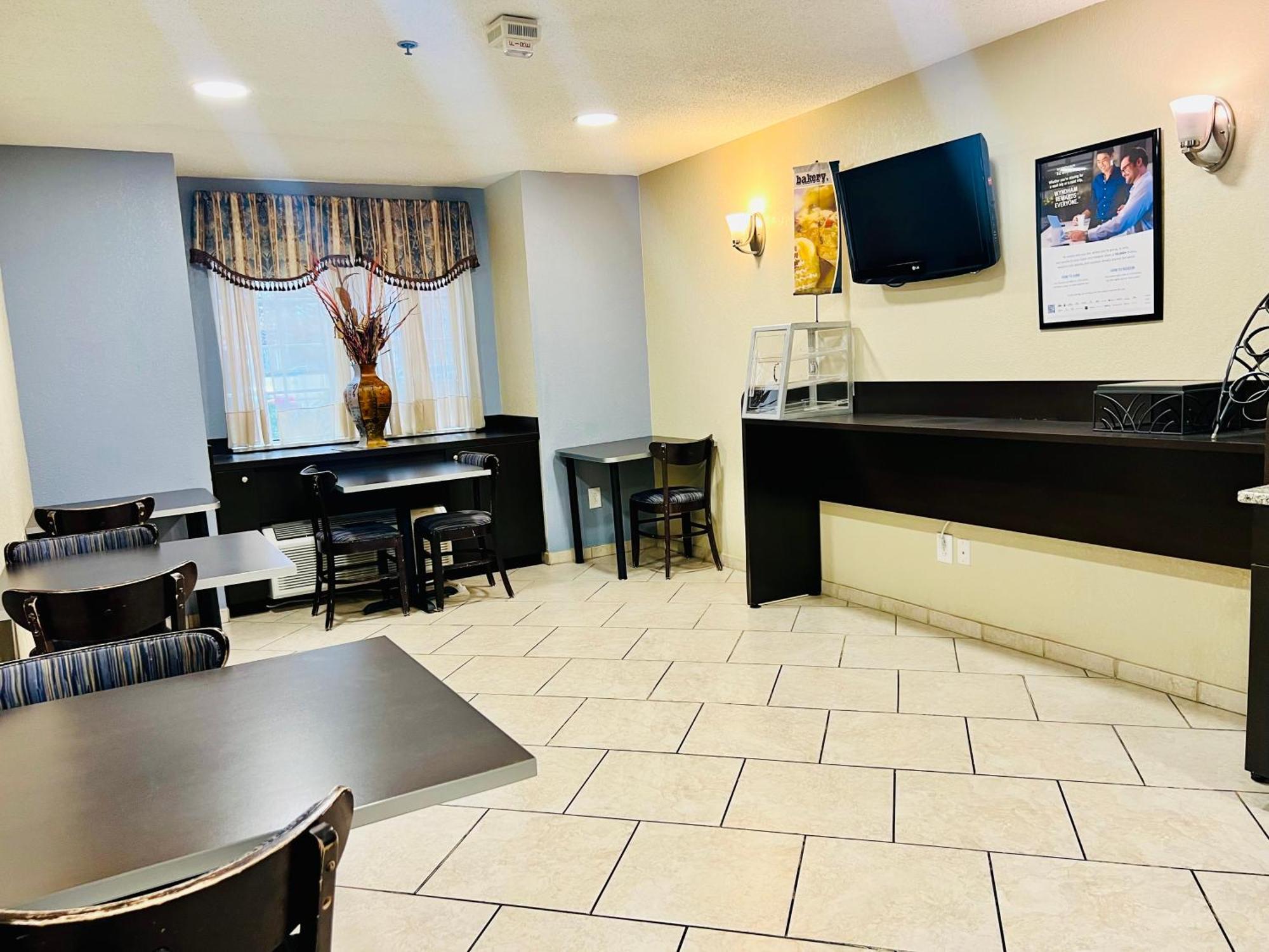 Microtel Inn Georgetown - Lexington North Buitenkant foto